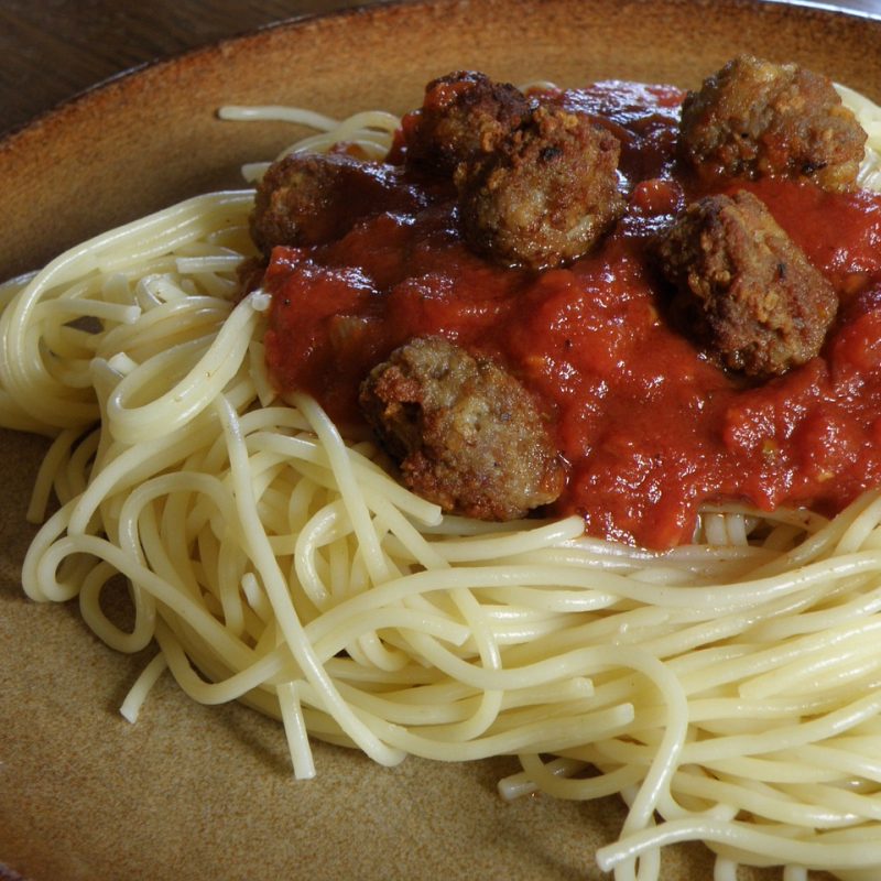 How Many Calories Are In Homemade Pasta With Meat Sauce?